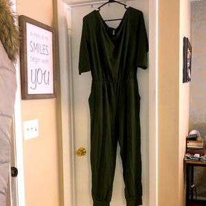 💙 XL green jumpsuit- 3/4 length sleeve- jogger bottom- elastic waist